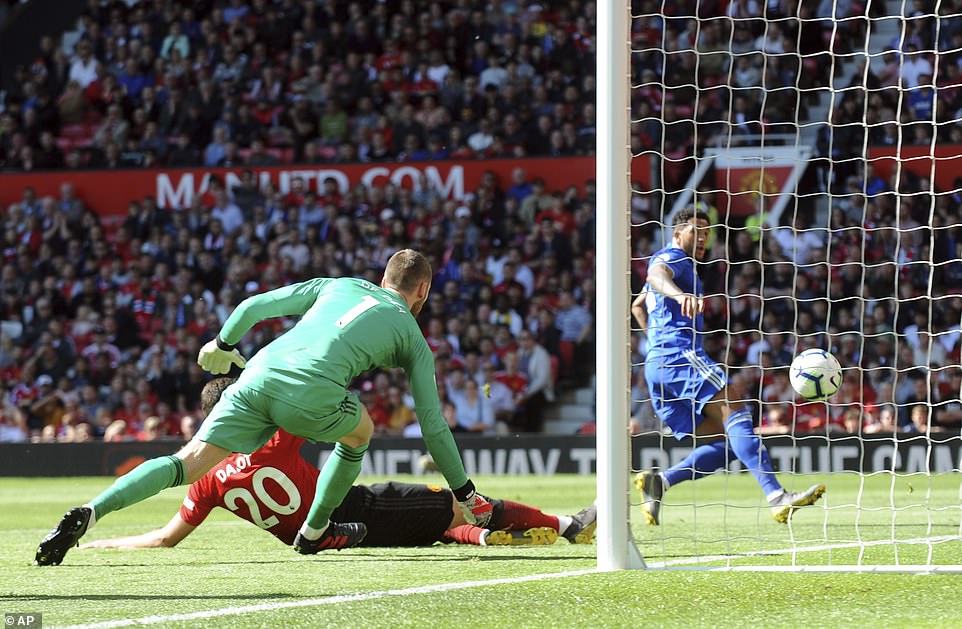  曼联防线送礼遭保级队羞辱  