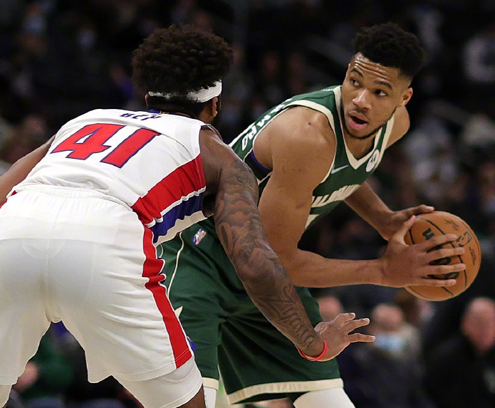  坎宁安26+8+7，活塞爆冷击败灰熊  