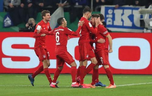  拜仁队长诺伊尔伤愈复出镇守球门  