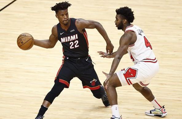  爵士马尔卡宁三分神准，独揽高分难救败局